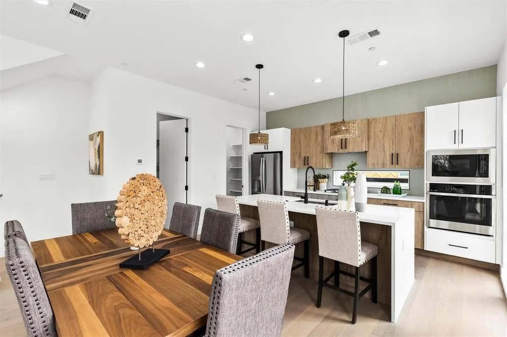604 N Ewing Avenue, #105