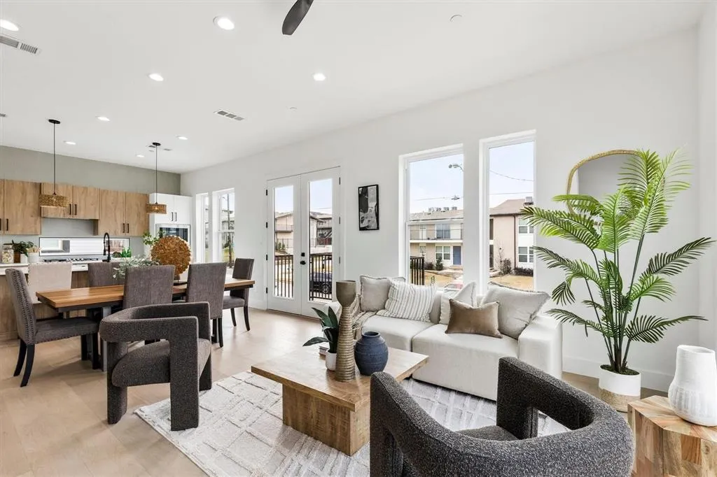604 N Ewing Avenue, #105