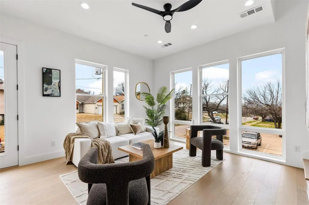 604 N Ewing Avenue, #105