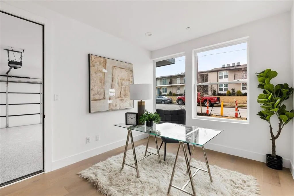 604 N Ewing Avenue, #105