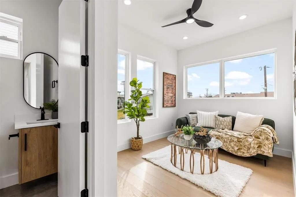 604 N Ewing Avenue, #105