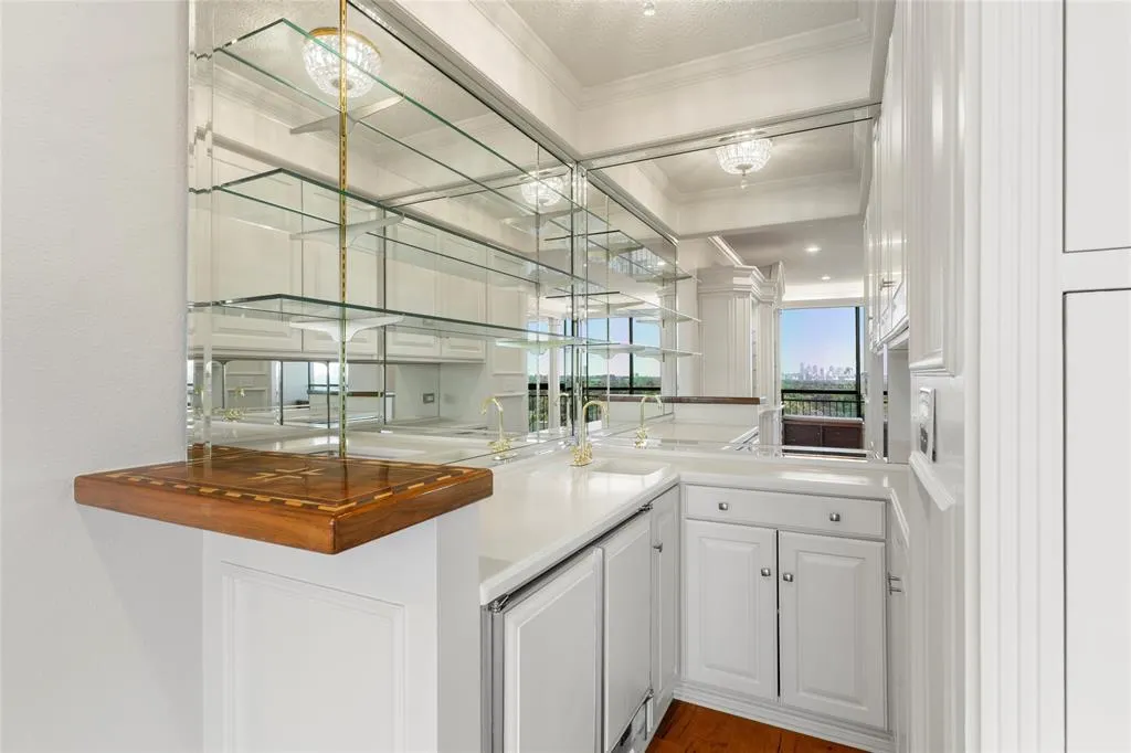 6335 W Northwest Highway, #918