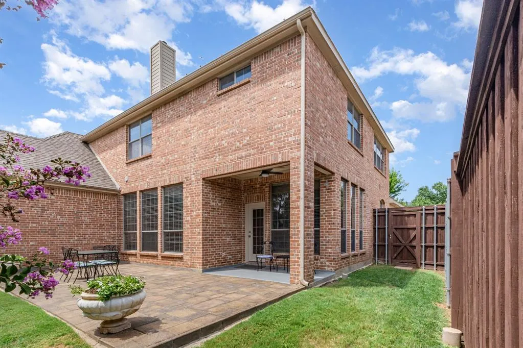 800 High Willow Drive