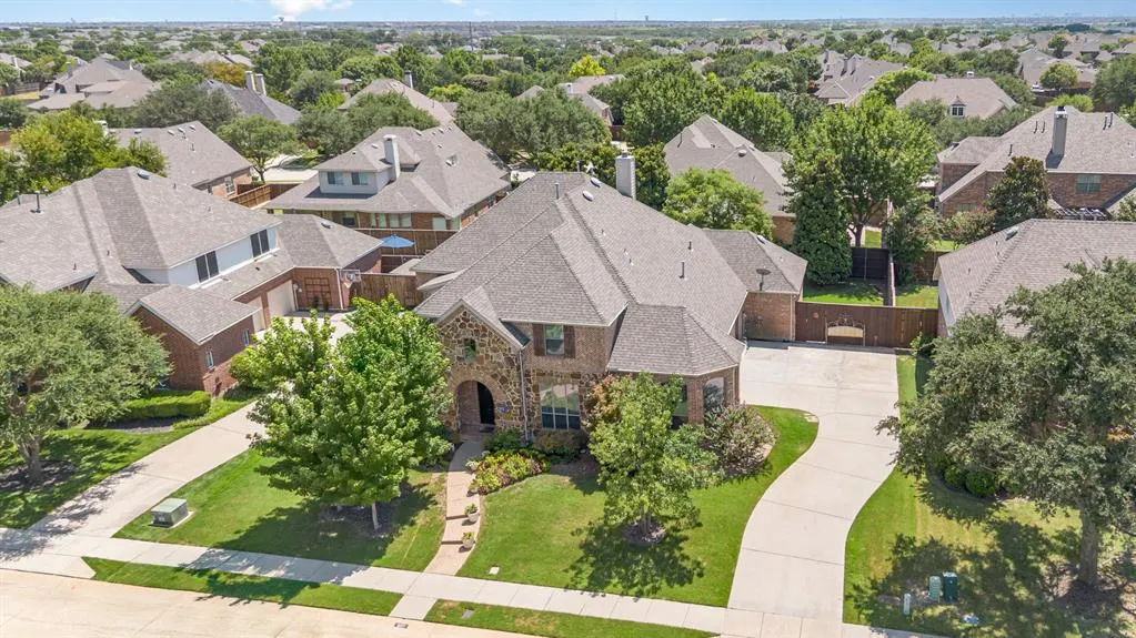 800 High Willow Drive