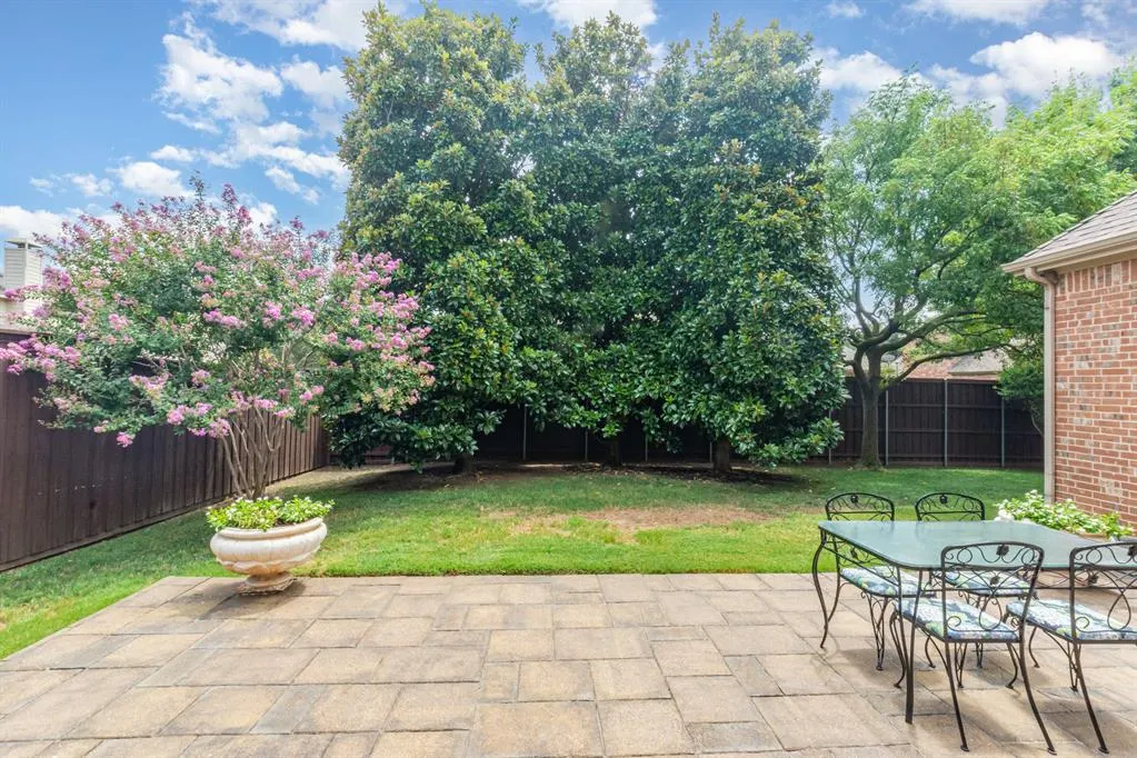 800 High Willow Drive