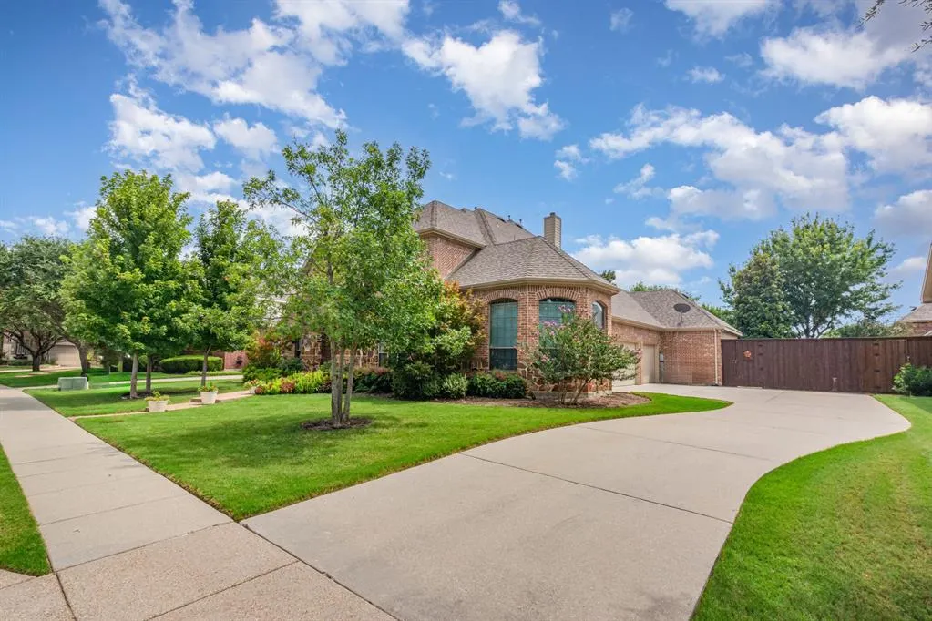 800 High Willow Drive