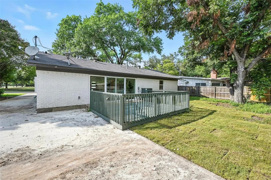 6912 Town North Drive