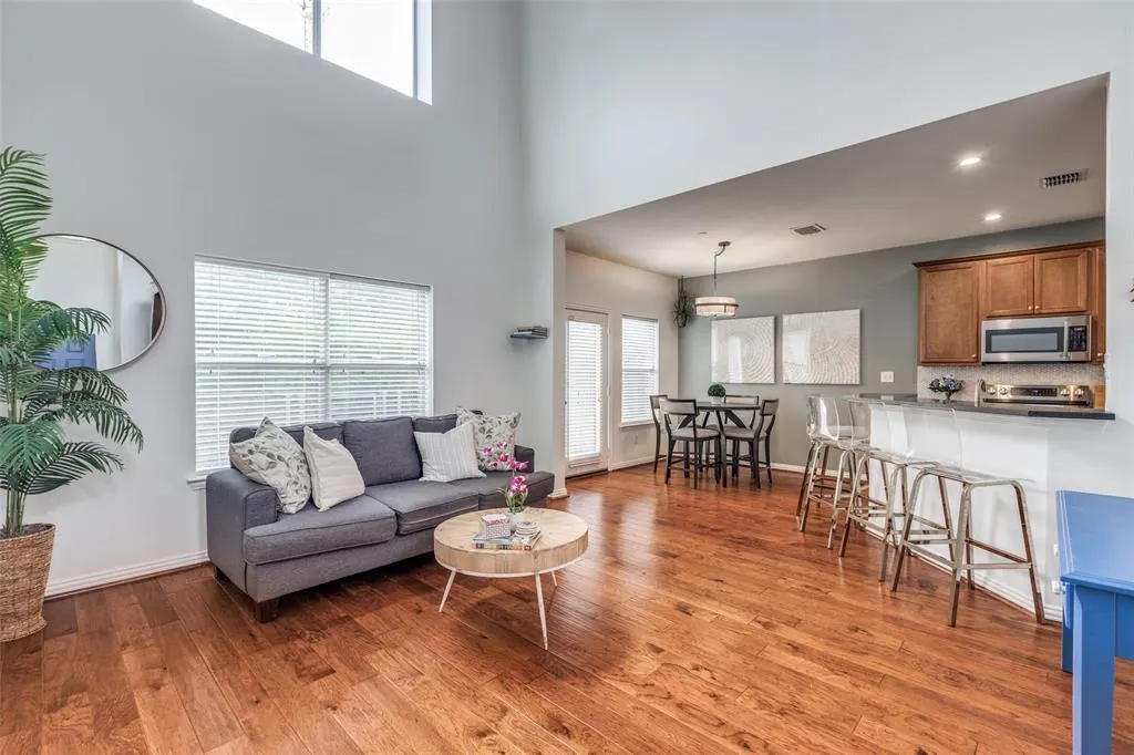 3341 Paisano Trail