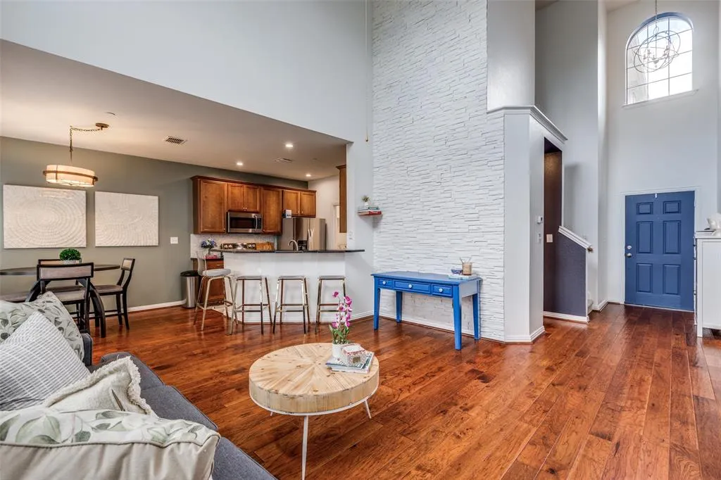 3341 Paisano Trail