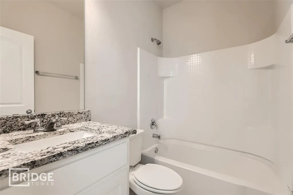 301 E Lamar Street, #11