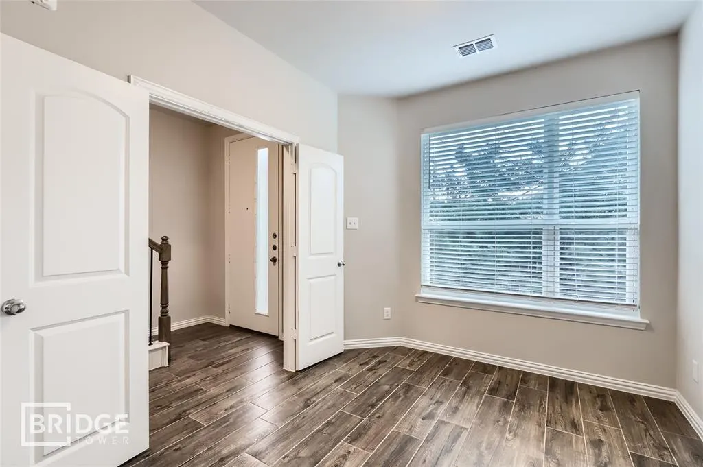 301 E Lamar Street, #11