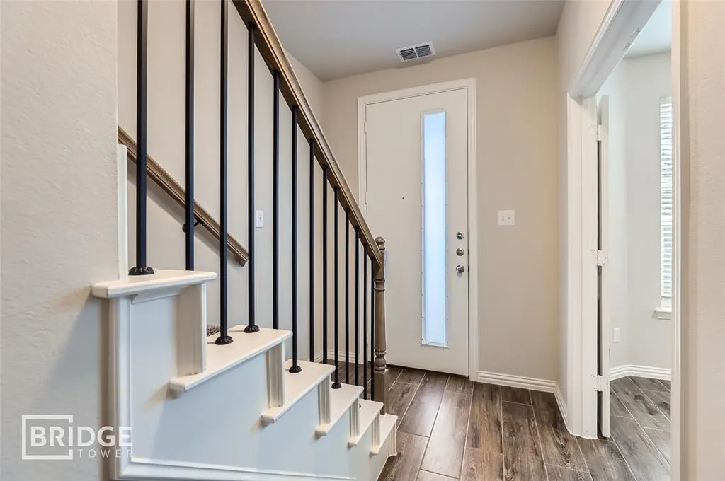 301 E Lamar Street, #11