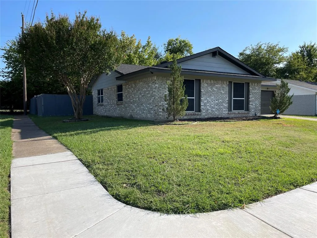 1603 Bending Oaks Trail