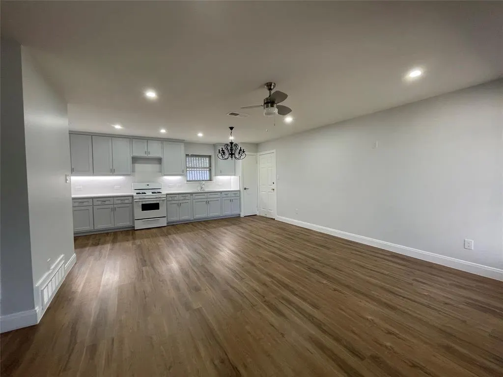1603 Bending Oaks Trail