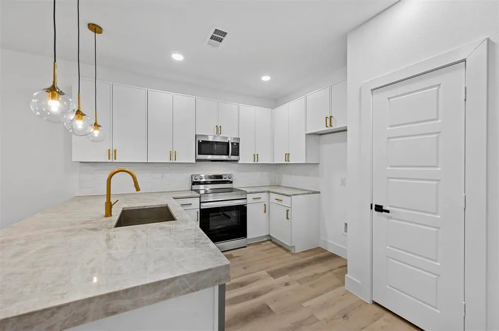 2413 Easley