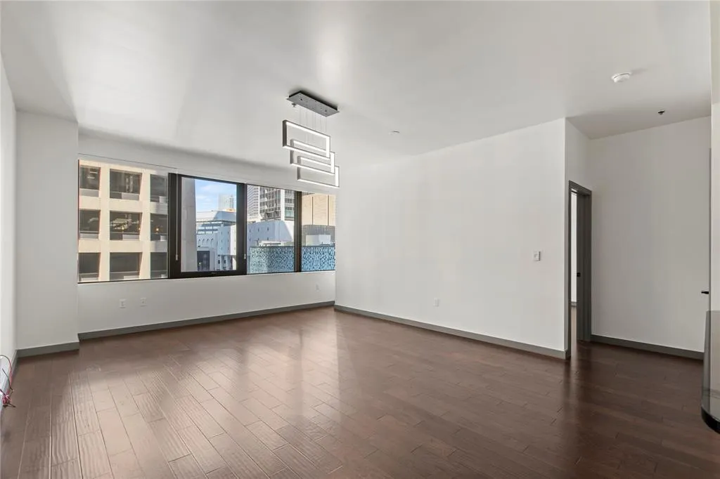 1200 Main Street, #508