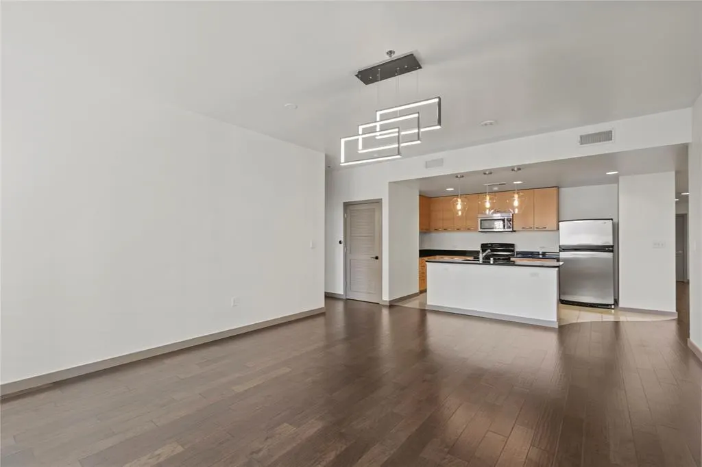 1200 Main Street, #508