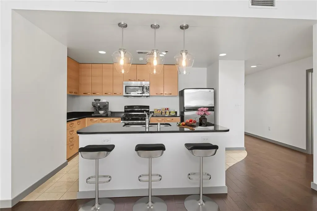 1200 Main Street, #508