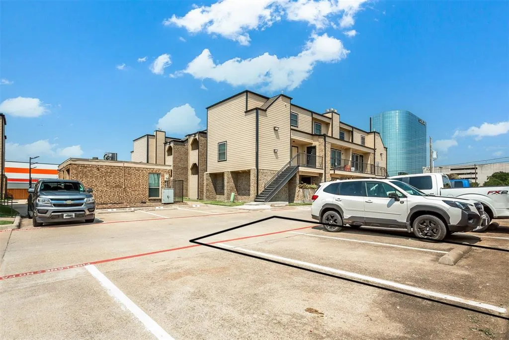 3022 Forest Lane, #221