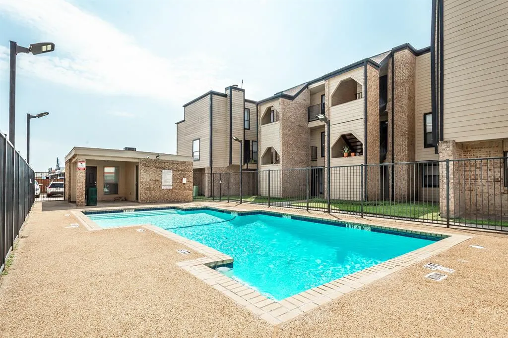 3022 Forest Lane, #221