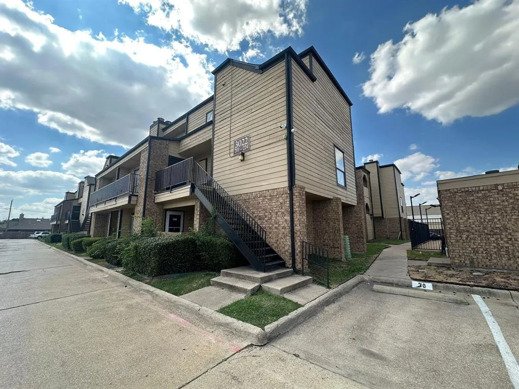 3022 Forest Lane, #221
