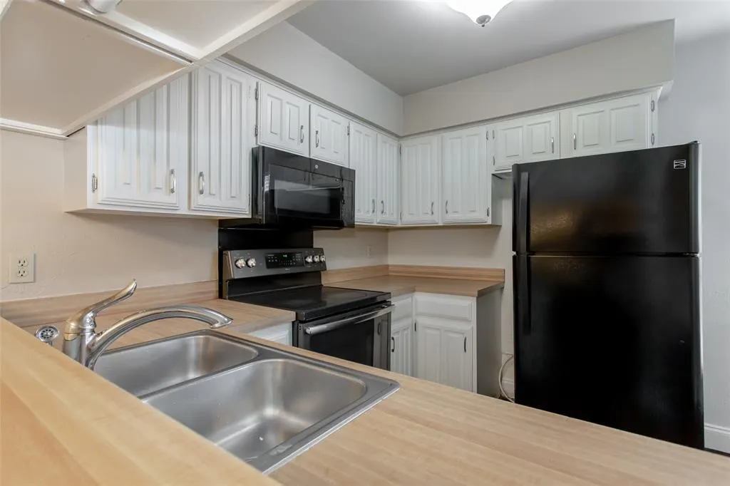 333 Melrose Drive, #10C