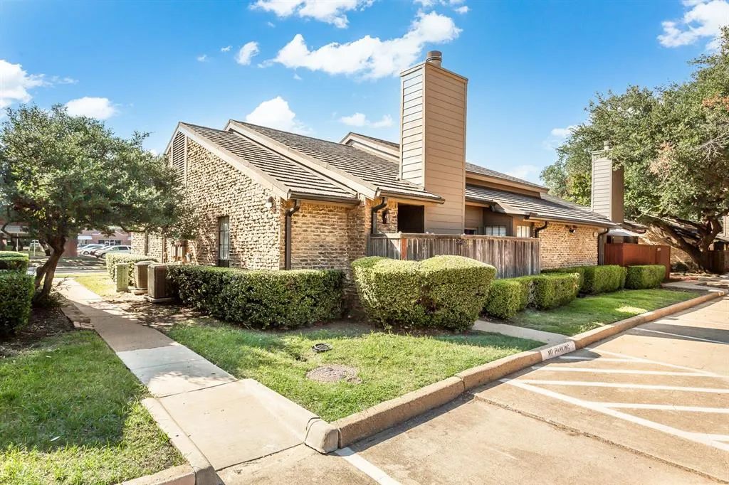 333 Melrose Drive, #10C