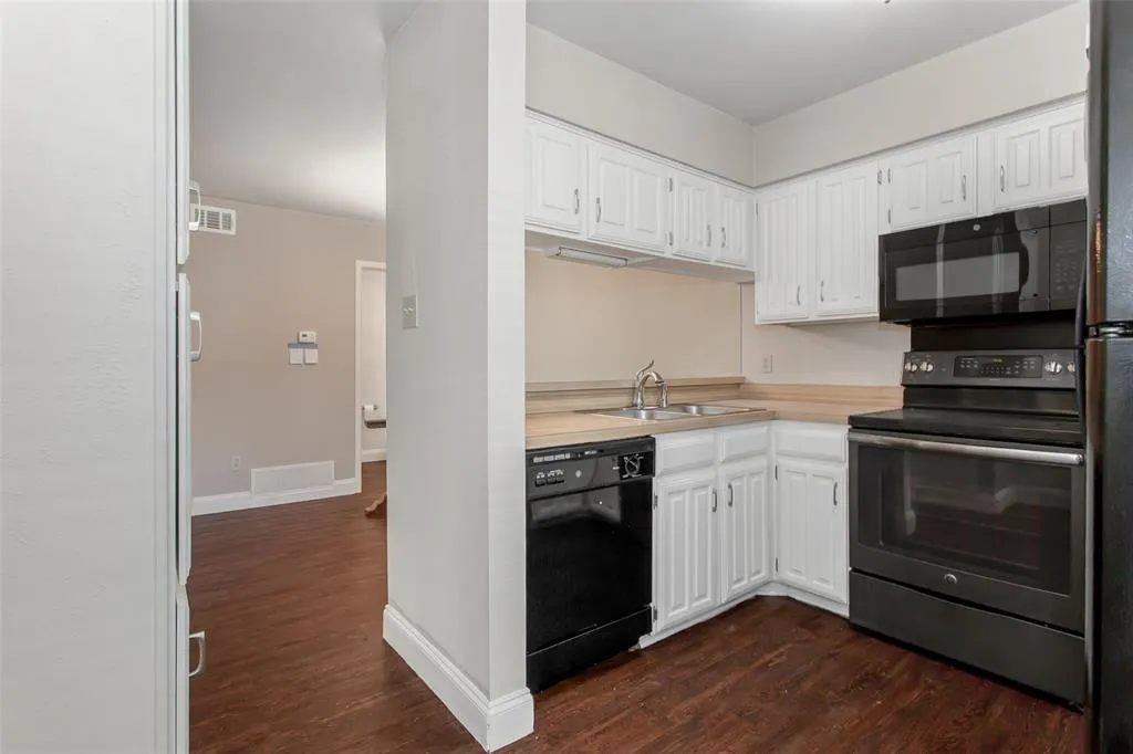 333 Melrose Drive, #10C