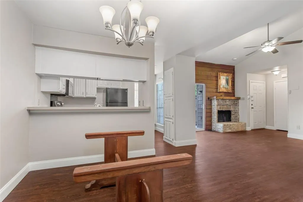 333 Melrose Drive, #10C