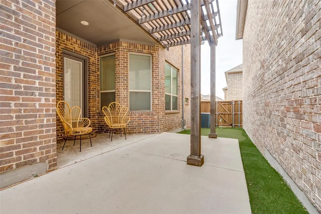 264 Palisades Boulevard