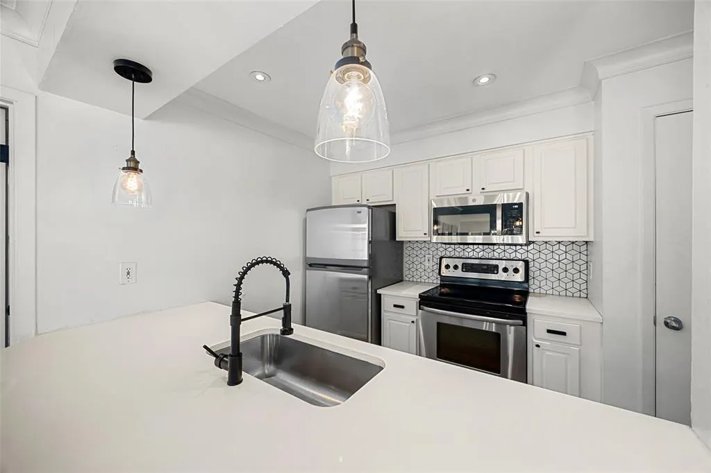 5907 E University Boulevard, #201