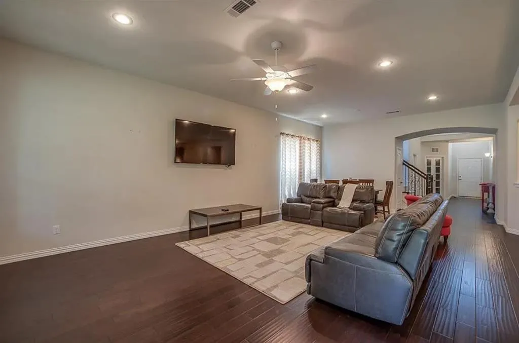 2345 Olivia Lane