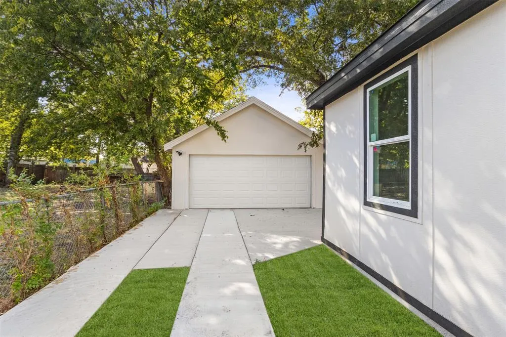 2627 Seevers Avenue