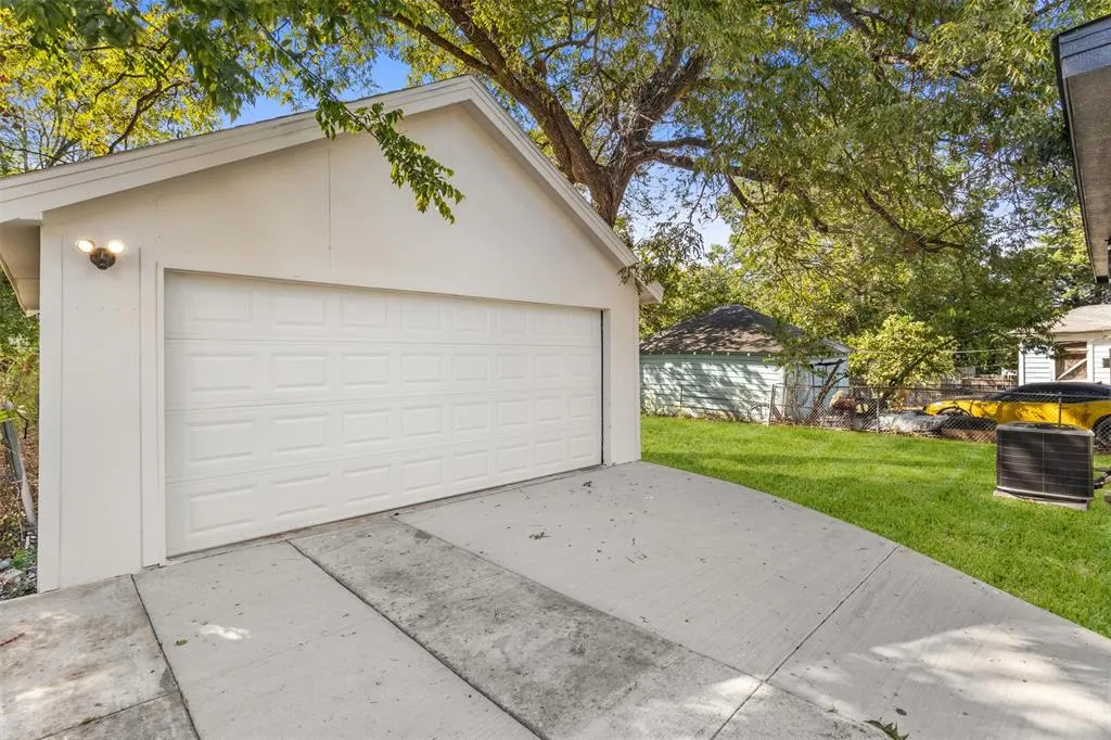 2627 Seevers Avenue