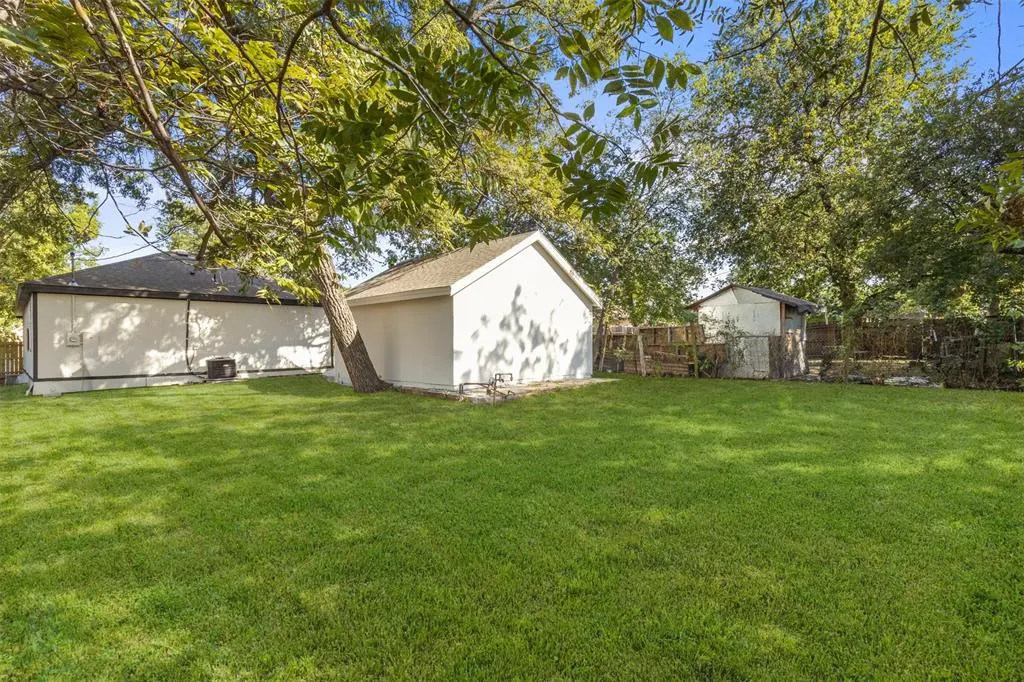 2627 Seevers Avenue