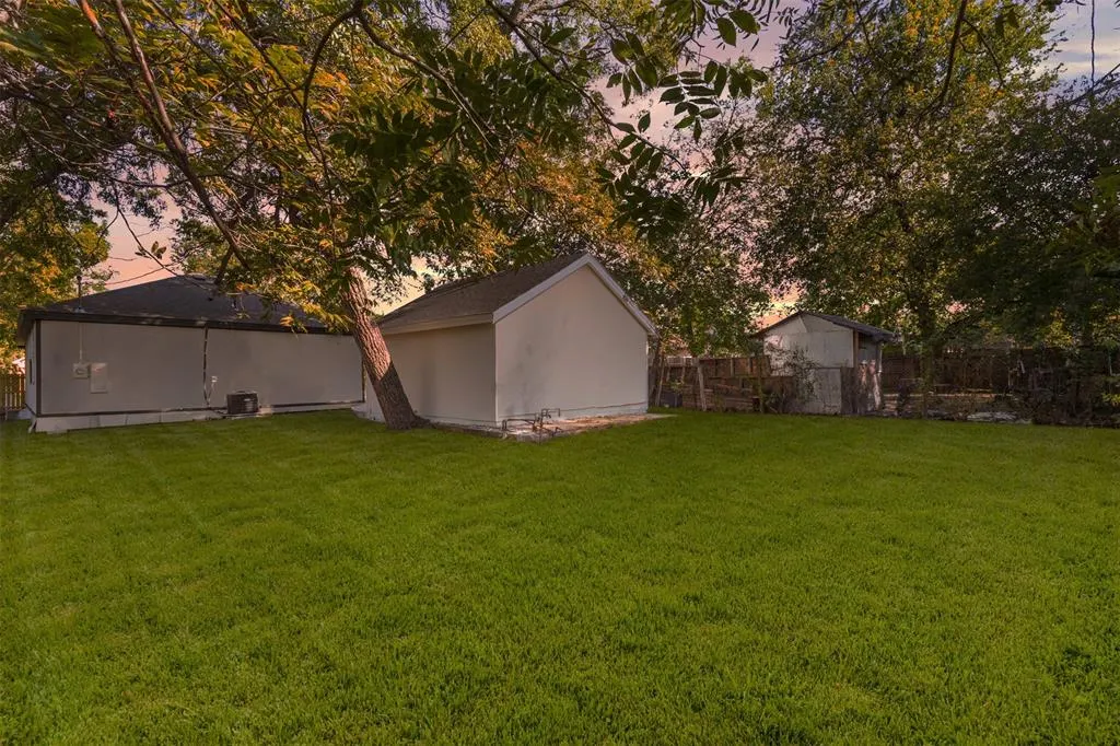 2627 Seevers Avenue