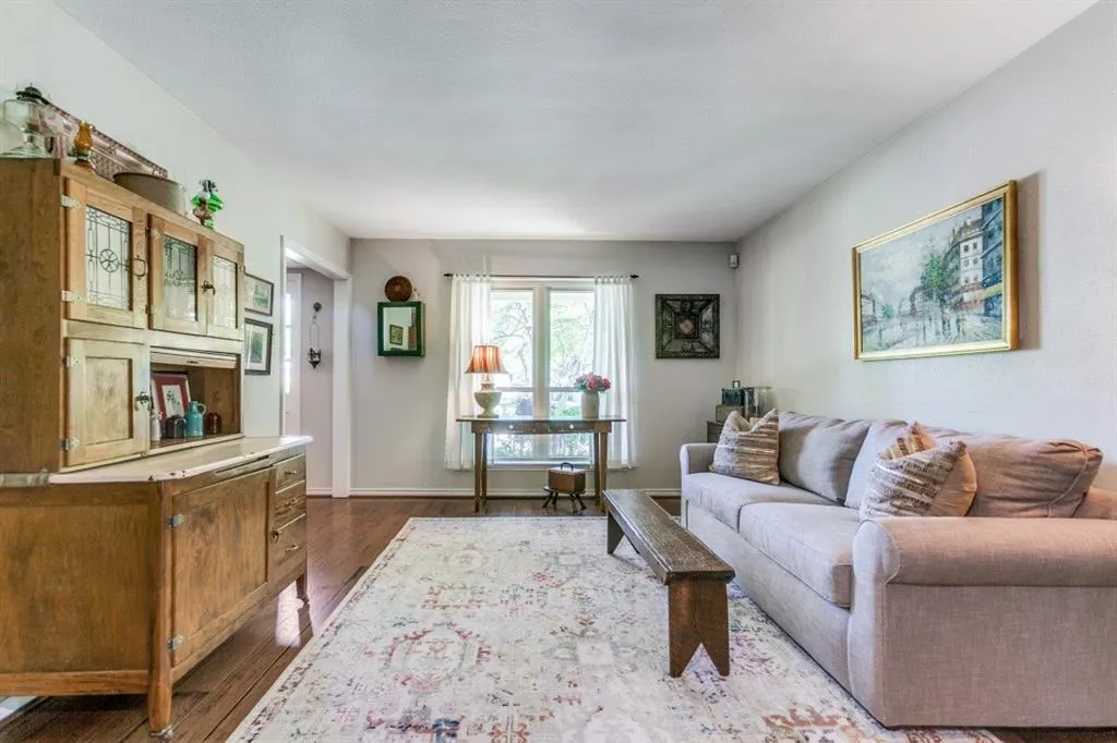 405 Lawndale Drive
