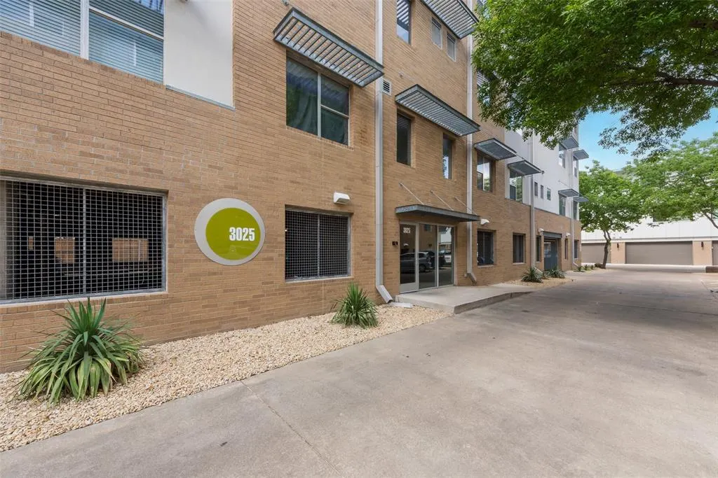3025 Bryan Street, #1F