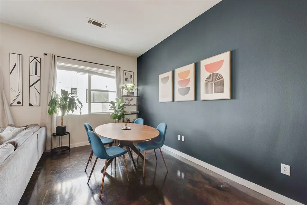 3025 Bryan Street, #1F