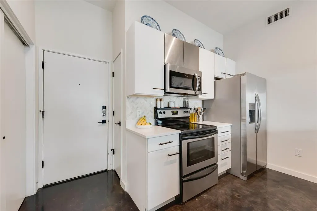 3025 Bryan Street, #1F