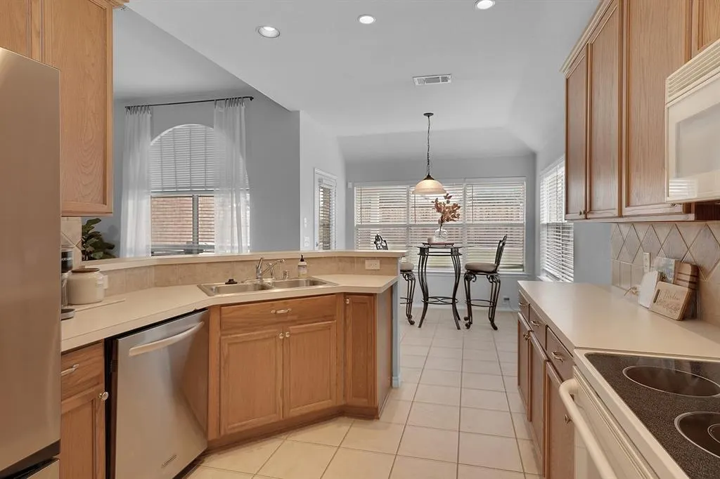 2609 Cowboy Trail