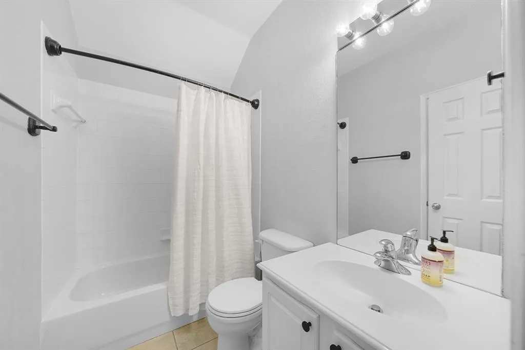2609 Cowboy Trail