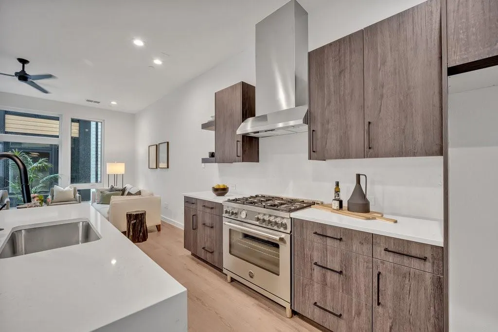 3612 San Jacinto, #106