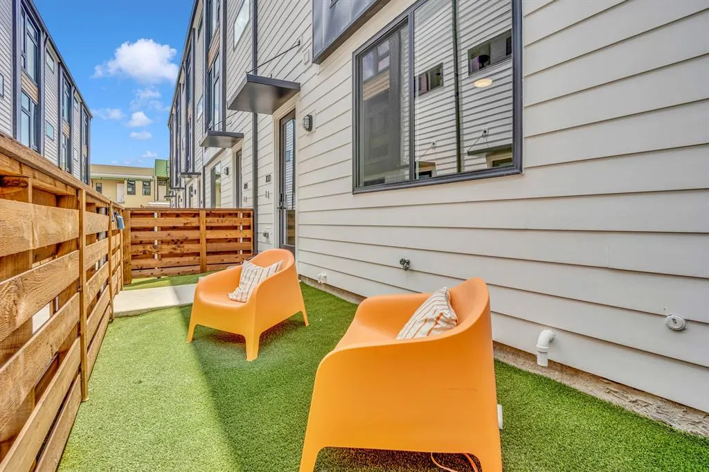 3612 San Jacinto, #106