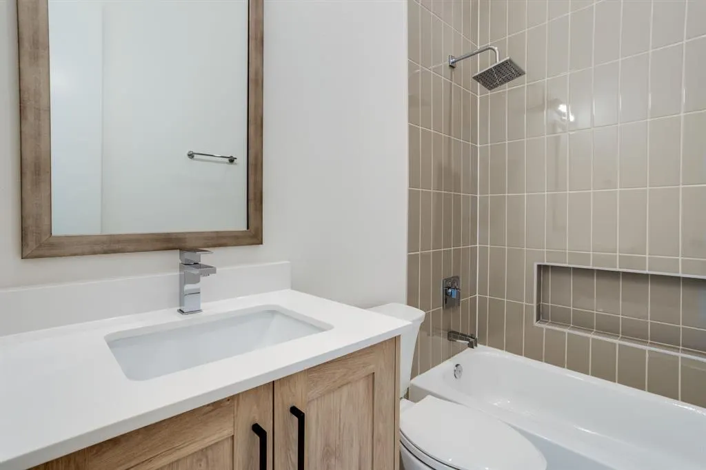5609 Live Oak Street, #202
