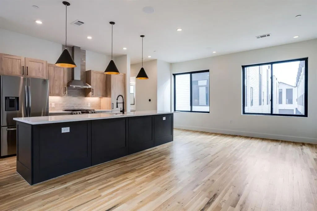 5609 Live Oak Street, #202
