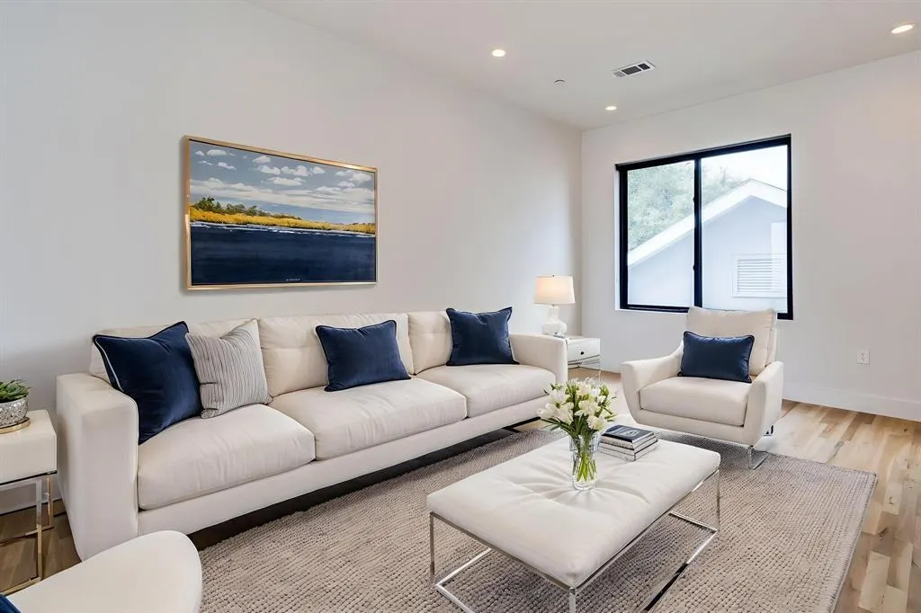 5609 Live Oak Street, #202