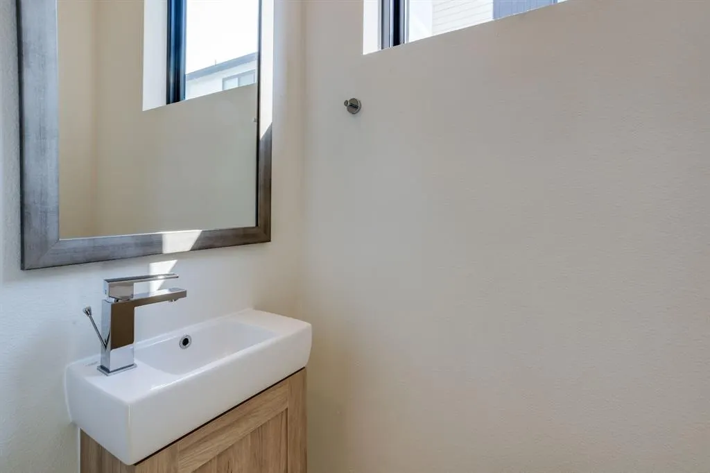 5609 Live Oak Street, #202