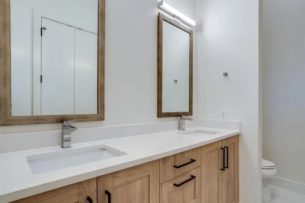 5609 Live Oak Street, #202