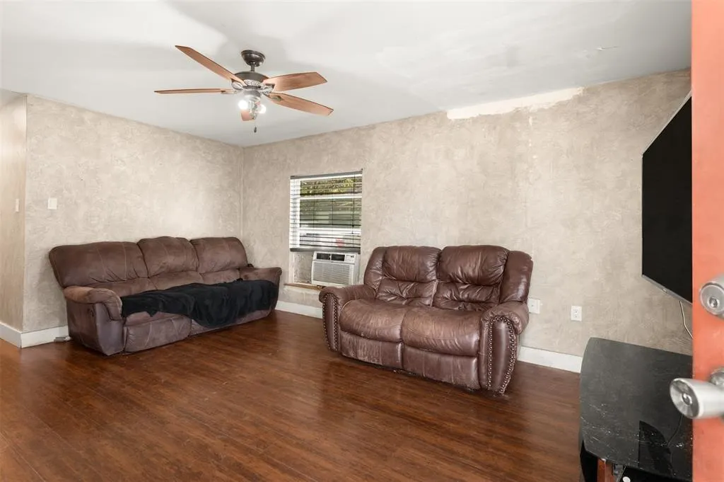 230 W Jerden Lane